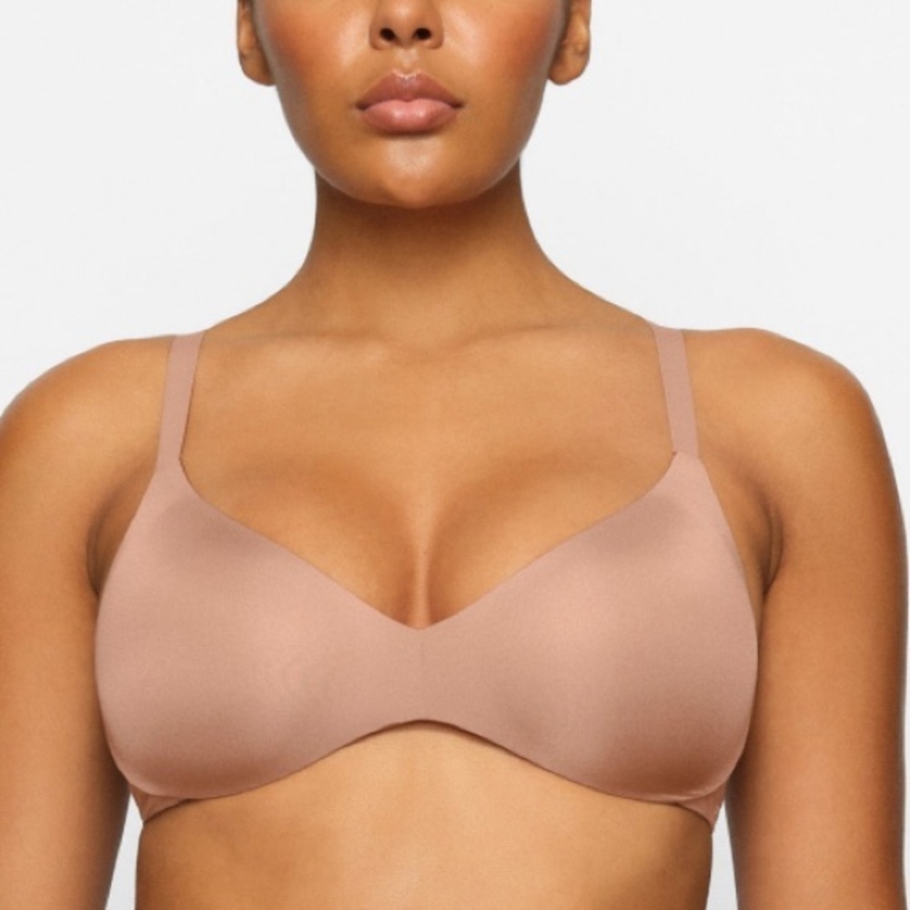 Skims Kim Kardashian Wireless Form Push Up Plunge Bra in Sienna Tan 34DD